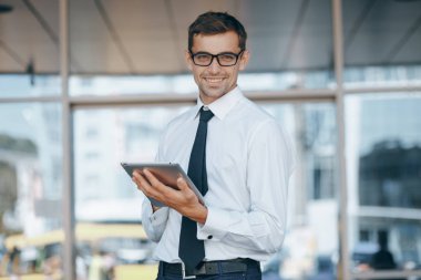 tablet ile işadamı