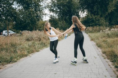 Silindirler ile kız