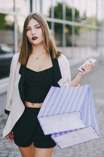 Menina em compras — Fotografia de Stock