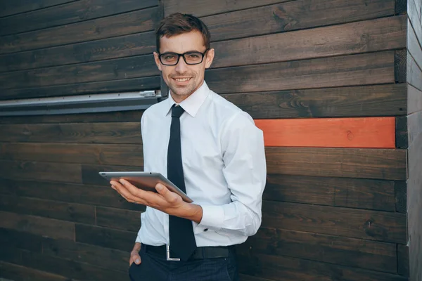 tablet ile işadamı