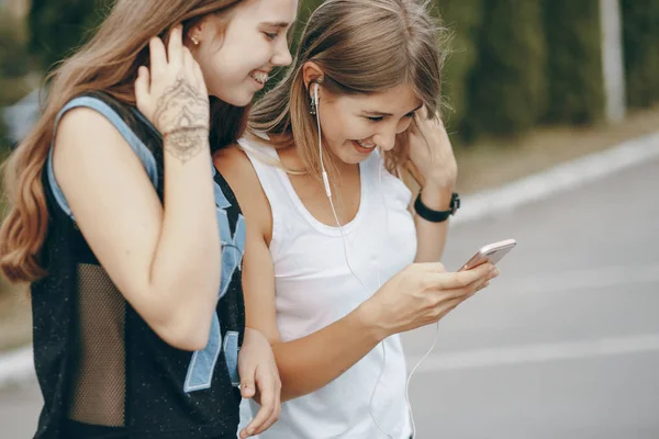 kulaklıklar ile kız