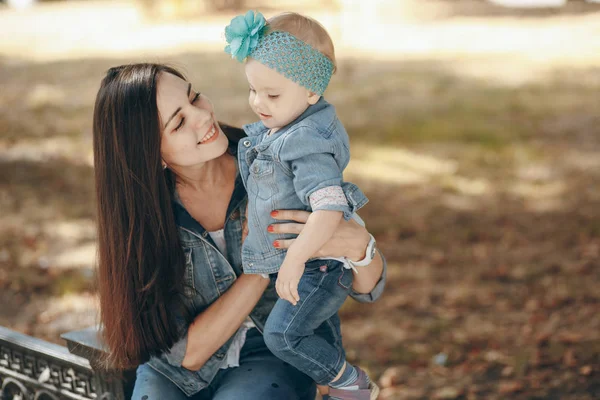 Mamma med dotter — Stockfoto