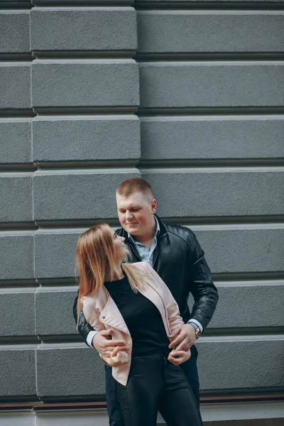 Couple in city — Stock Photo, Image