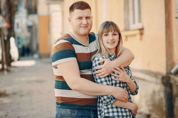 Couple in city — Stock Photo, Image