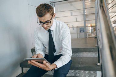 tablet ile işadamı