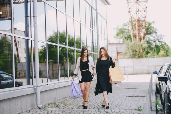 Meninas em compras — Fotografia de Stock