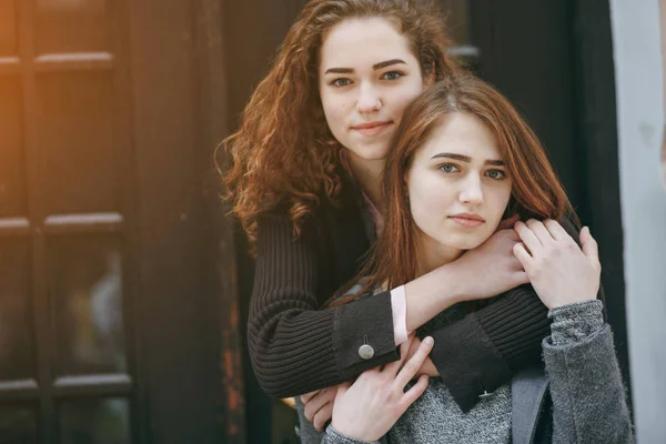 Chicas en la ciudad — Foto de Stock