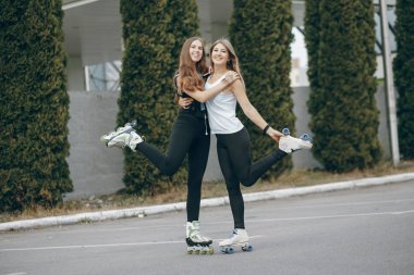 Silindirler ile kız