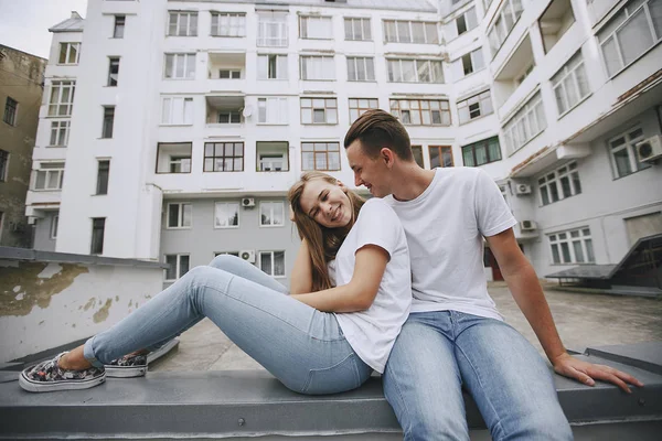 Love story outdoors — Stock Photo, Image