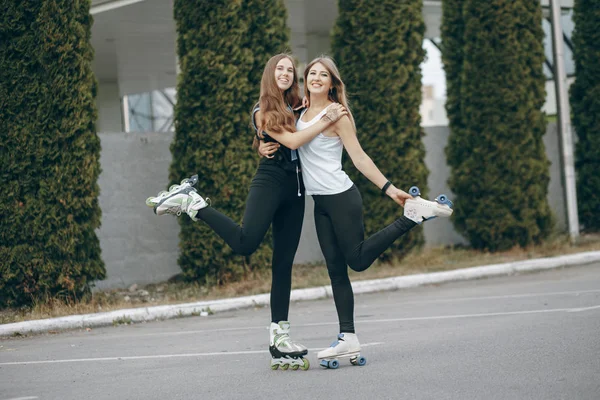 Silindirler ile kız