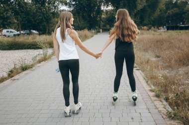 Silindirler ile kız