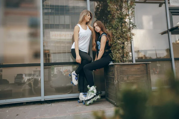 Chicas en patines —  Fotos de Stock
