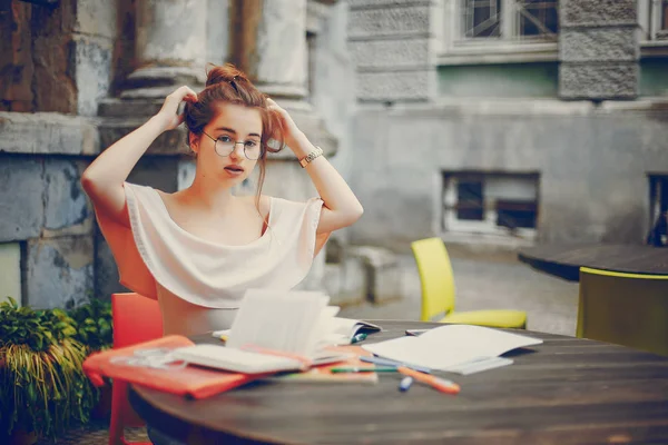 Estudiante femenina —  Fotos de Stock