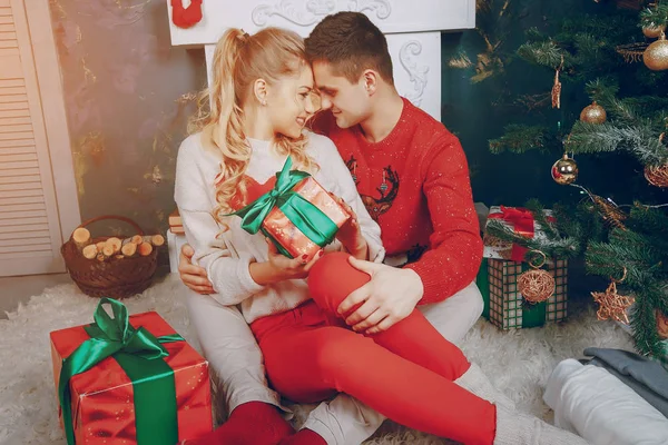 sevgi dolu çift Noel ağacı süsleme