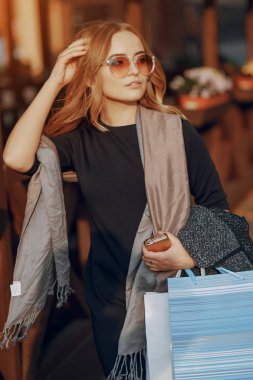 İki kız bir yürüyüş