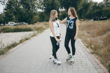 Silindirler ile kız