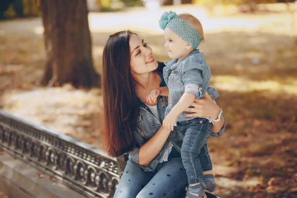 Mamma med dotter — Stockfoto