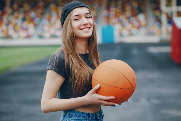 Chica con una pelota — Foto de Stock