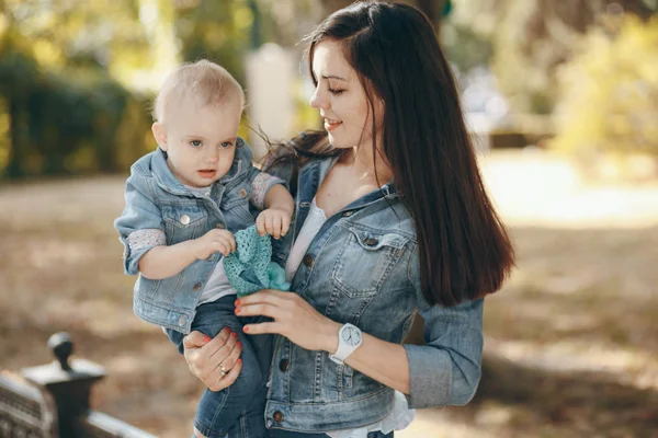 Mamma med dotter — Stockfoto