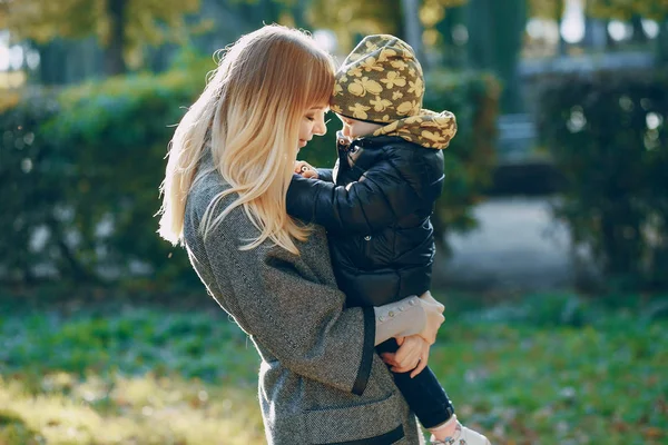 Mama i córka — Zdjęcie stockowe