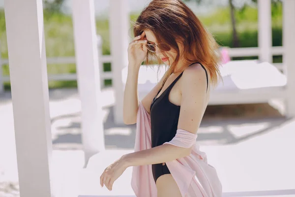 Girl in a beach — Stock Photo, Image