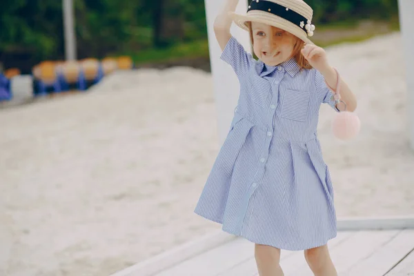 Чарівної маленької дівчинкою — стокове фото