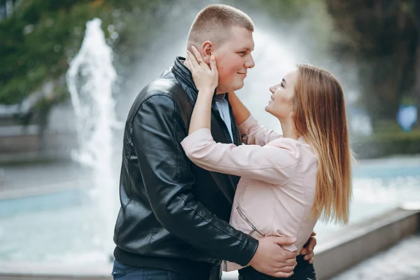 Couple in the city — Stock Photo, Image