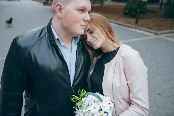 Couple in the city — Stock Photo, Image