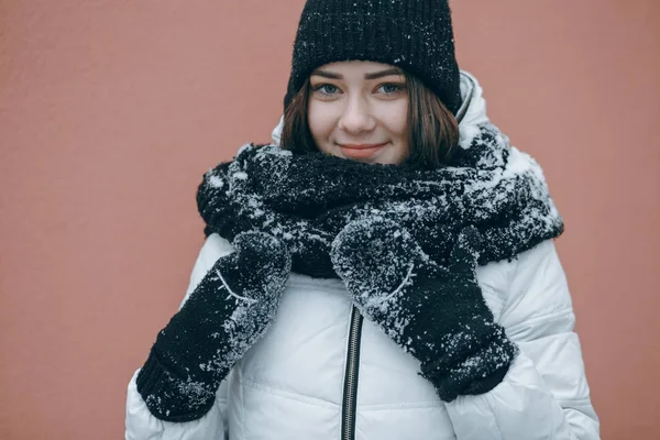 Mädchen im Winter — Stockfoto