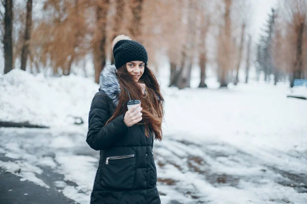 Dívka v městě — Stock fotografie