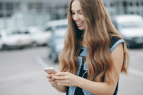 Ragazza con le cuffie — Foto Stock