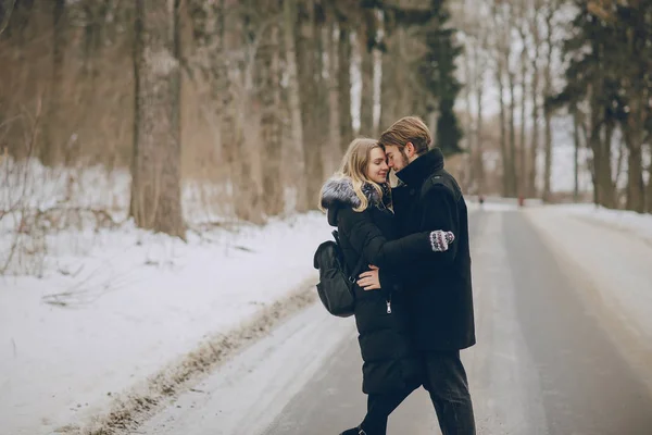 Casal no inverno — Fotografia de Stock