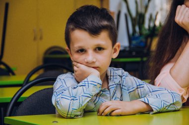 kardeş kız kardeşi ile öğrenin