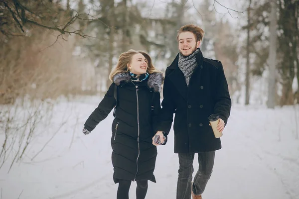 Casal no inverno — Fotografia de Stock