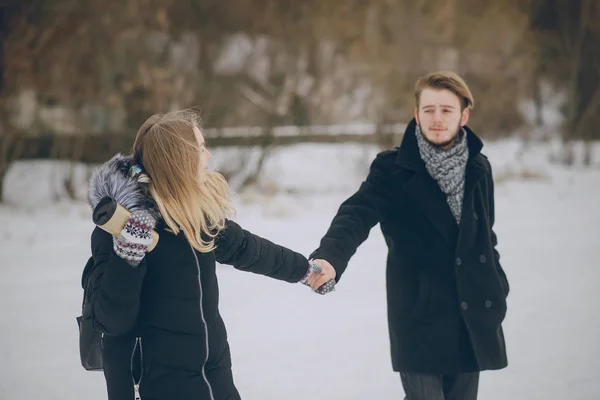 Casal no inverno — Fotografia de Stock