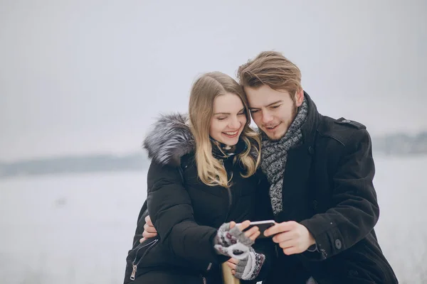 Casal no inverno — Fotografia de Stock