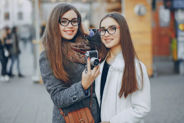 Zwei schöne Schwestern — Stockfoto