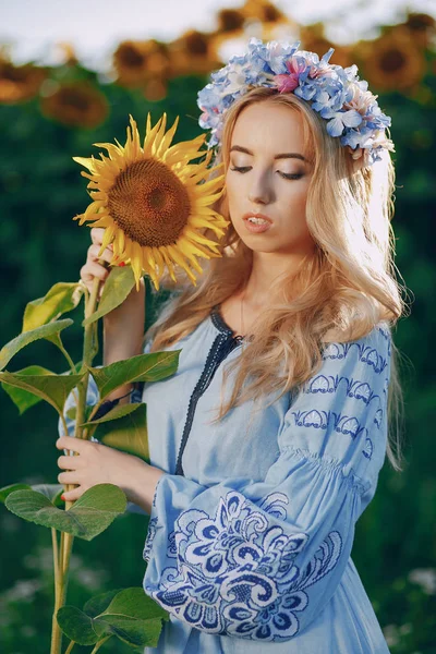 Girl and sunflowers — Stock Photo, Image