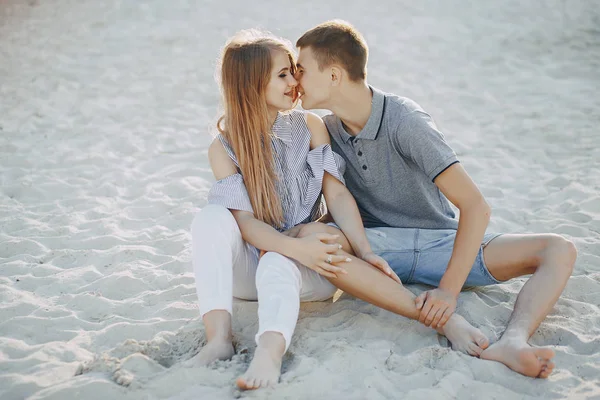 Par i en strand — Stockfoto