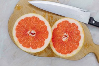 bir tablo üzerinde meyve