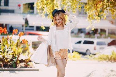 Alışveriş, sarışın