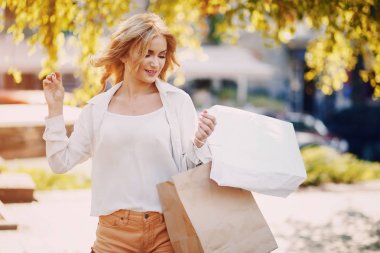 Alışveriş, sarışın