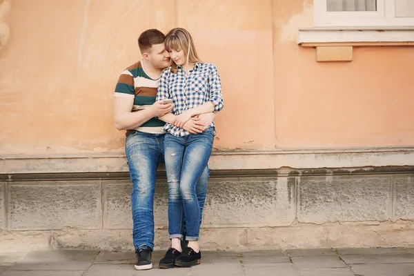 Pareja en la ciudad — Foto de Stock