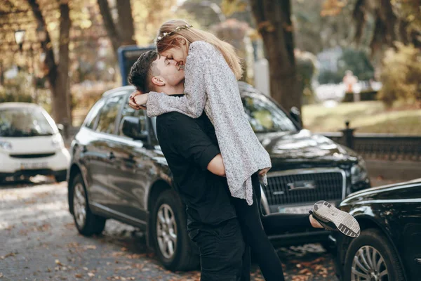 Casal na cidade — Fotografia de Stock