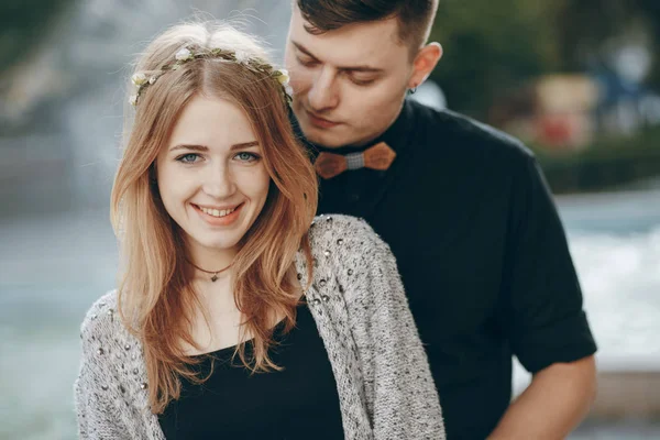 Casal na cidade — Fotografia de Stock