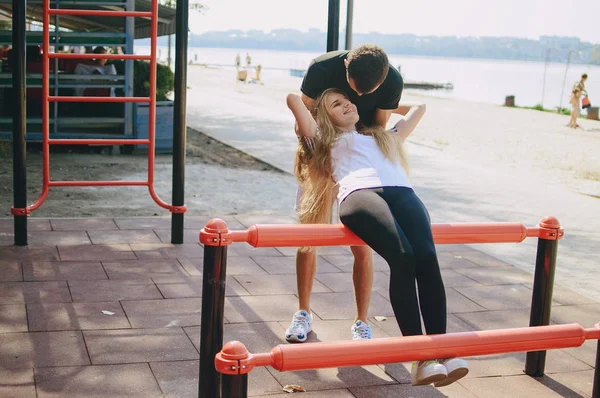 Casal fazendo atividades esportivas juntos — Fotografia de Stock