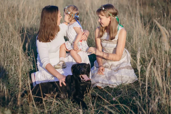 Mãe e filhas — Fotografia de Stock