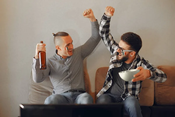 Group of fans are watching a soccer moment on the TV — Stock Photo, Image