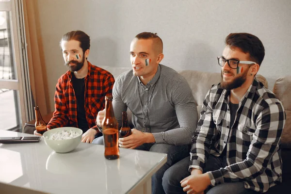 Group of fans are watching a soccer moment on the TV — Stock Photo, Image