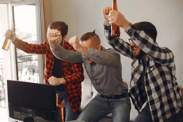 Group of fans are watching a soccer moment on the TV — Stock Photo, Image